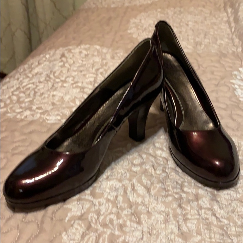 Sofft patent leather deep red pumps